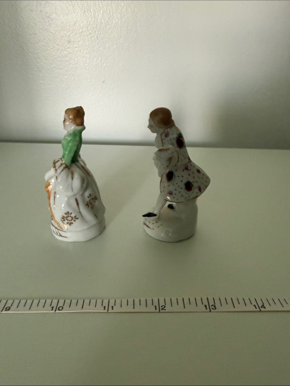 2 for 20$ ✌🏻Porcelain Figurine Pair - Hand-Painted - Picture 3 of 7